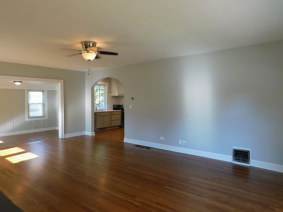 3rd image of 221 N Summit St