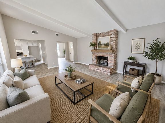 3rd image of 15826 Pine Mountain Dr
