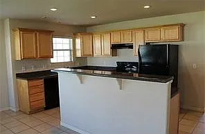 935 Kensington Drive - 935 — Photo 3