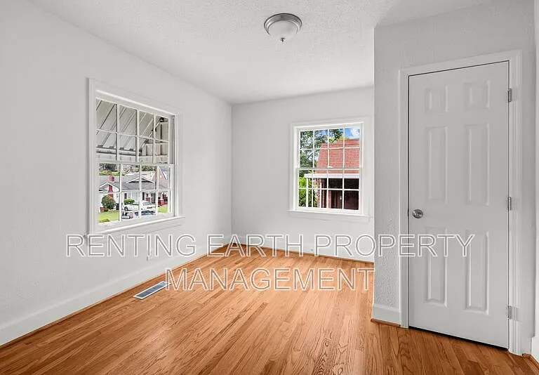 905 7th St W — Photo 7
