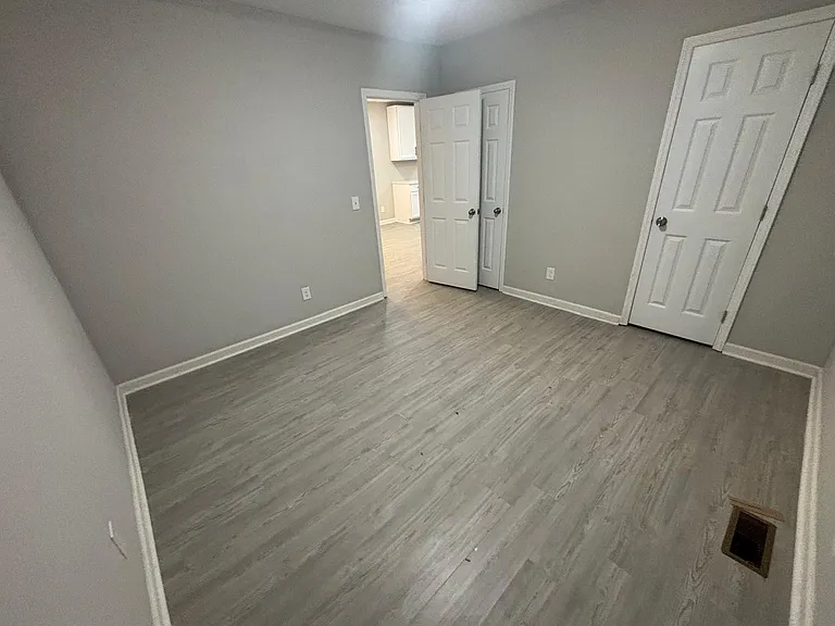 308 Earp St — Photo 7