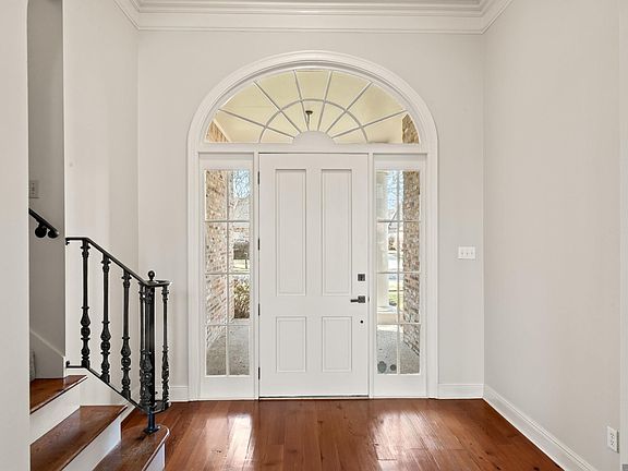 3rd image of 334 Plantation Crest Ct