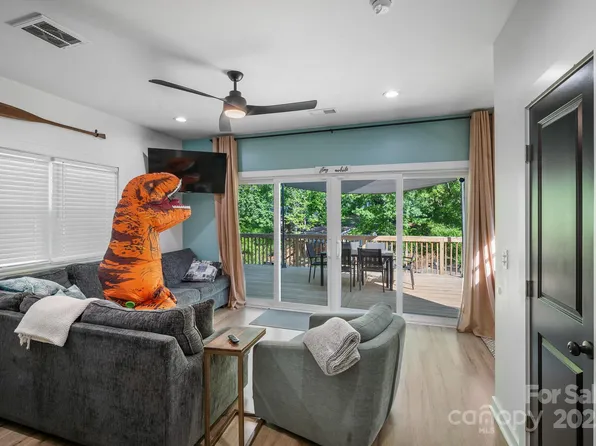 615 Shoreline Dr, Lexington, NC 27292