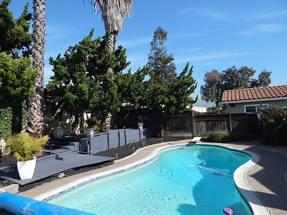 4th image of 1243 Clayburn Ln