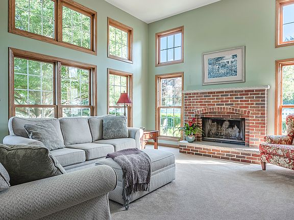 4th image of 2102 Glencorse Cir