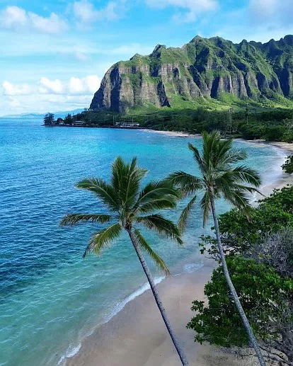 Kaaawa sits between the turqoise ocean and spectacular Kauloa mountain range.