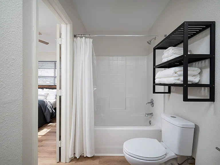 Suite C Bathroom (Private)