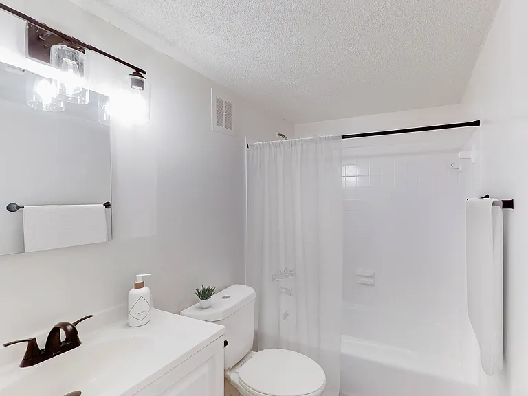 Villa Park Apartments — Photo 11