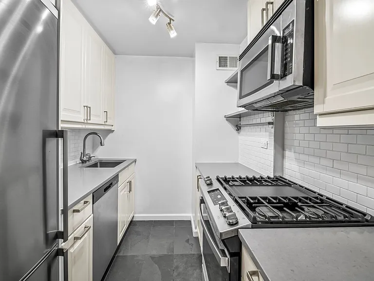 310 E 46th St #8U — Photo 8