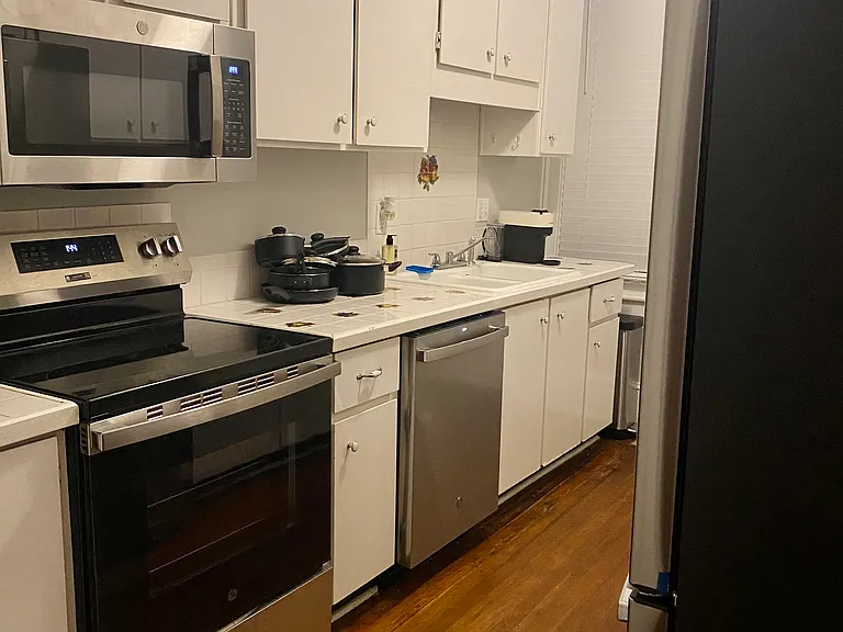 223 W Waldburg St #A — Photo 15