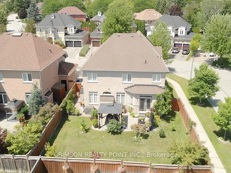 2304 Canterbury Cres — Photo 46