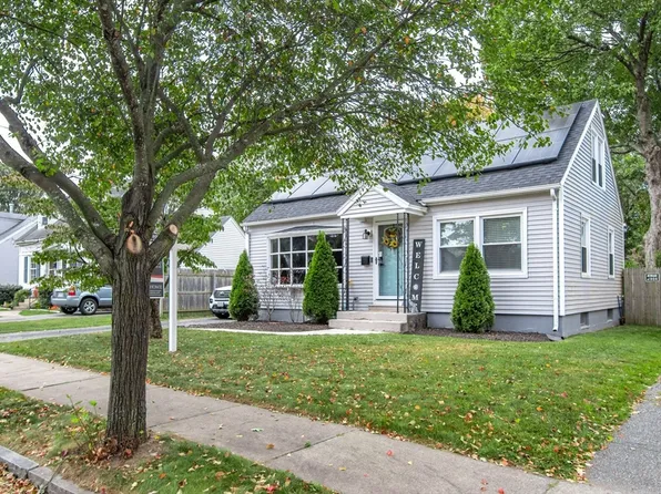 114 Davis St, Springfield, MA 01104