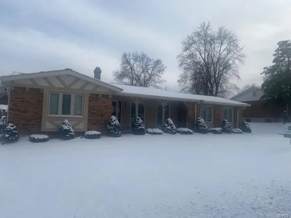 1328 W Sherbrooke Rd, Saint Charles, MO 63303