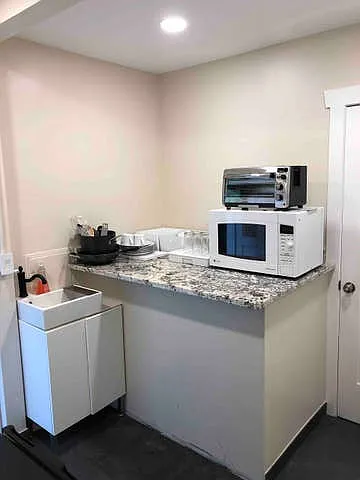 Tiny New York Style Apartment — Photo 4