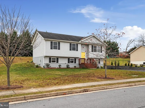 505 Morrison Dr, Woodstock, VA 22664