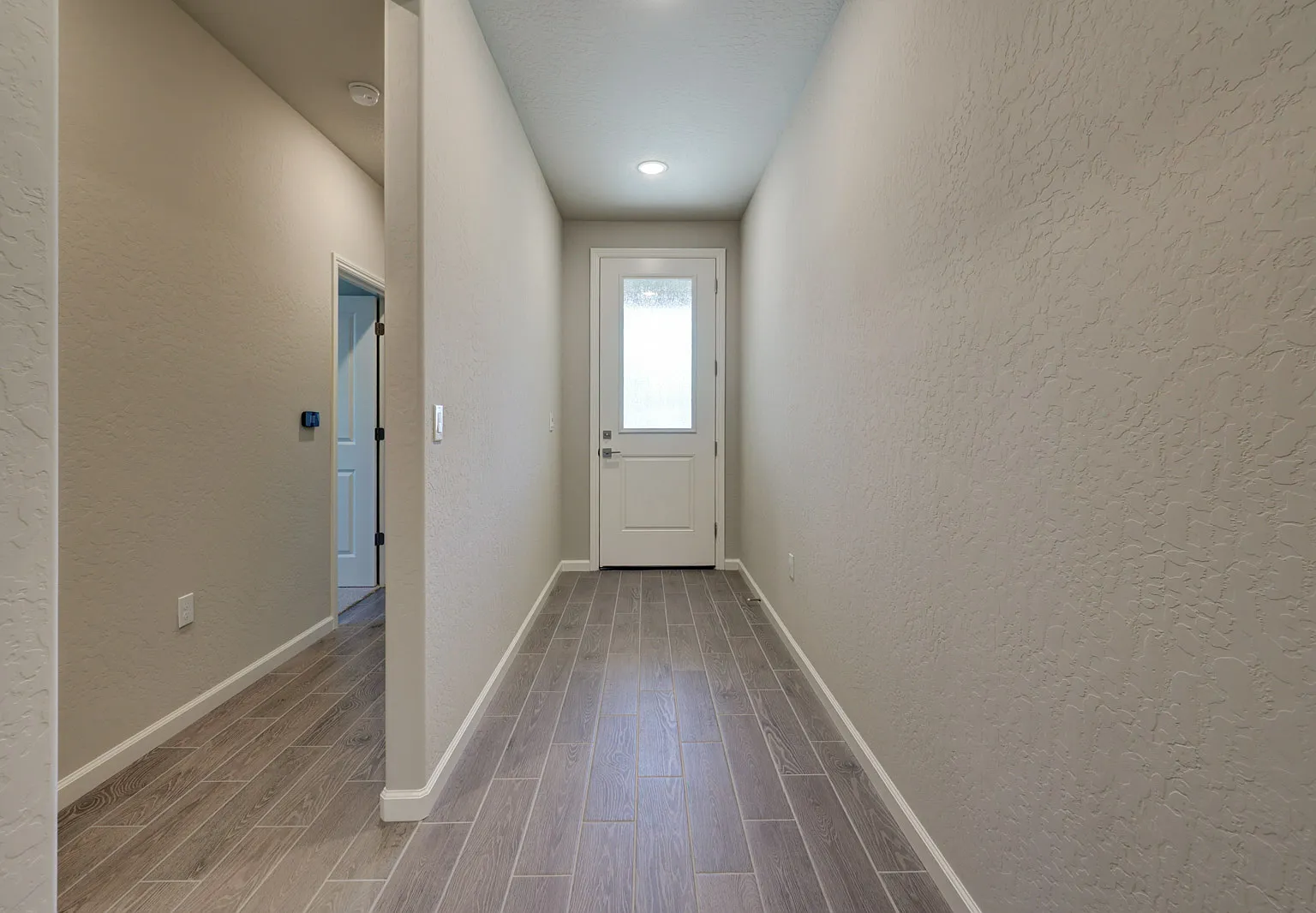 3 bed, 1887 sqft, $3,050 — Photo 2