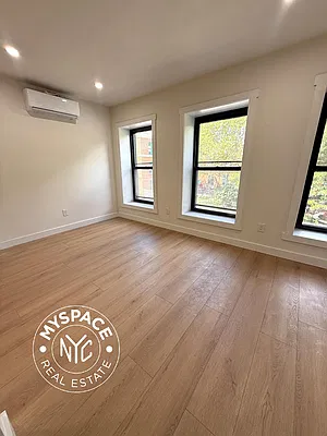 Bedroom, photo 1