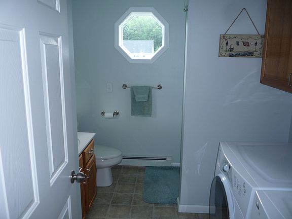 3/4 bath w/ laundry & shower