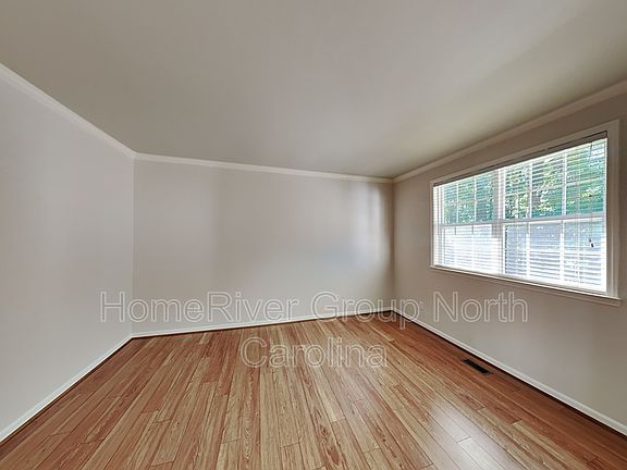 4th image of 7 Silver Oak Ct