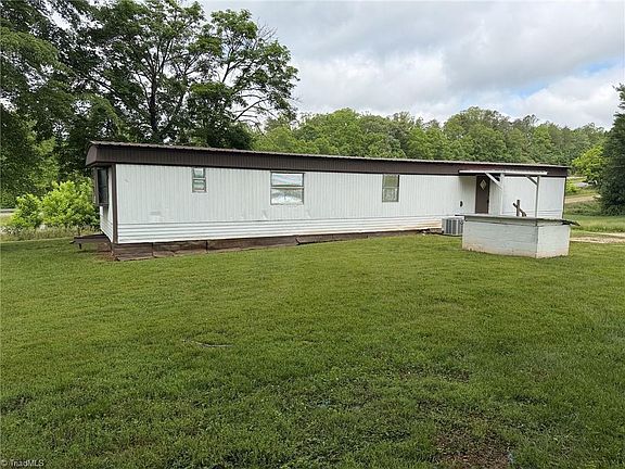 3rd image of 110 Beck Ln