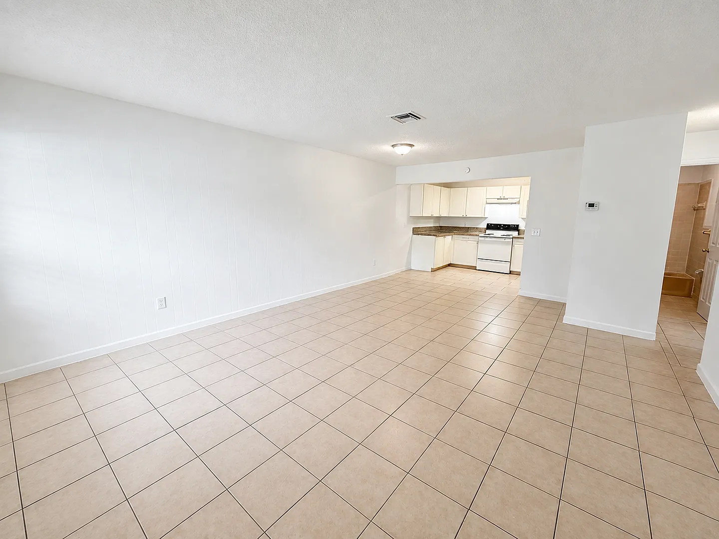 3881 Riverside Dr — Photo 3