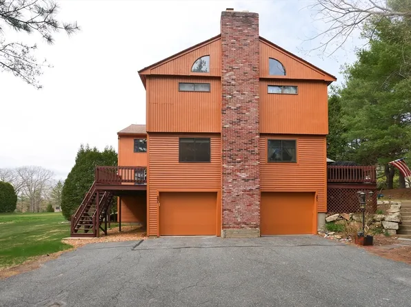 25 Country Club Ln #C, Milford, MA 01757