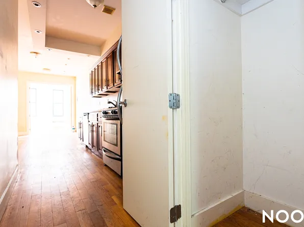 243 Irving Avenue image 4 of 17