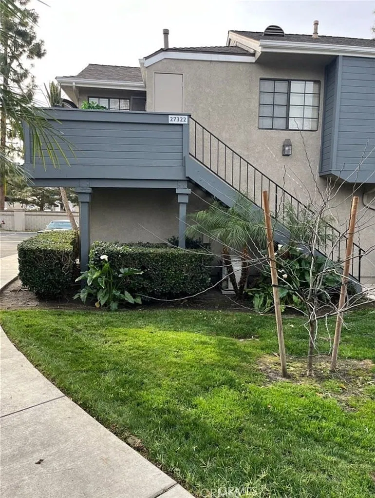 2 bed, 847 sqft, $3,300 — Photo 1