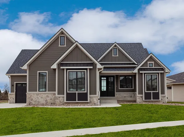 9146 Cedar Ridge Dr, West Des Moines, IA 50266