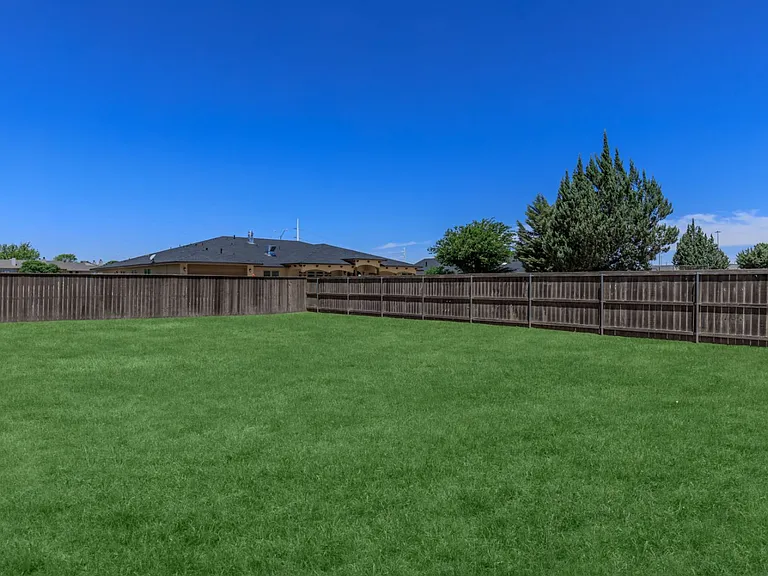 Oak Creek Apartments — Photo 25