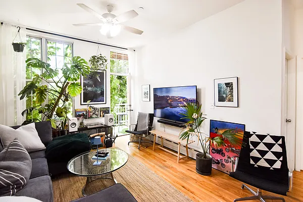 Rented by The Agency | media 1