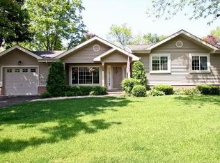 1410 Bayberry Ln, Deerfield, IL 60015