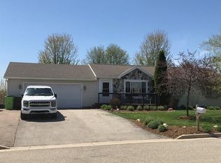 119 Westgate Dr, Iron Ridge, WI 53035