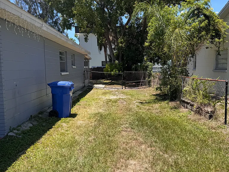 7504 N Thatcher Ave — Photo 5