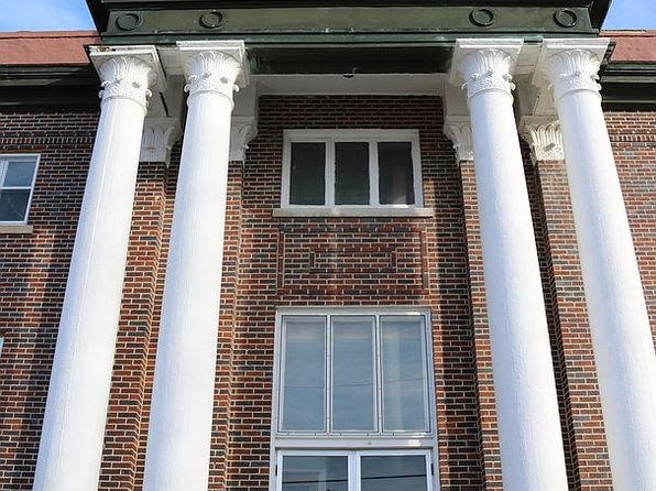 300 E 2nd St, Sumner, IA 50674