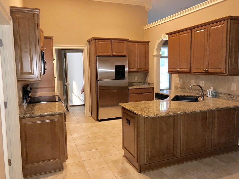2nd image of 105 Simmons Dr