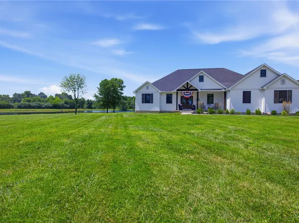 2071 Whetstone Rd, Charleston, IL 61920
