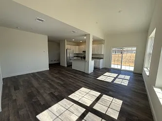 Flying Hills Apartments — Photo 41