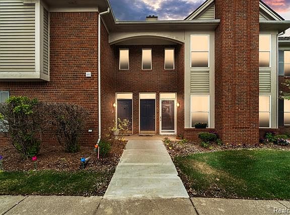 2nd image of 16422 Claremont Dr S