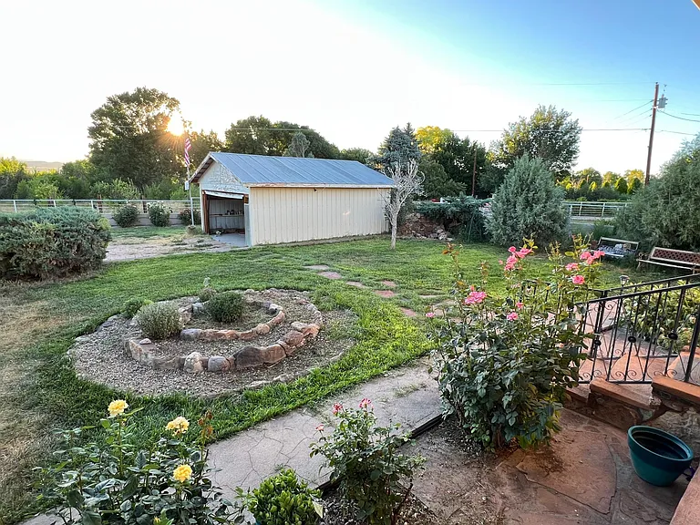 1323 Simmons Ln — Photo 10