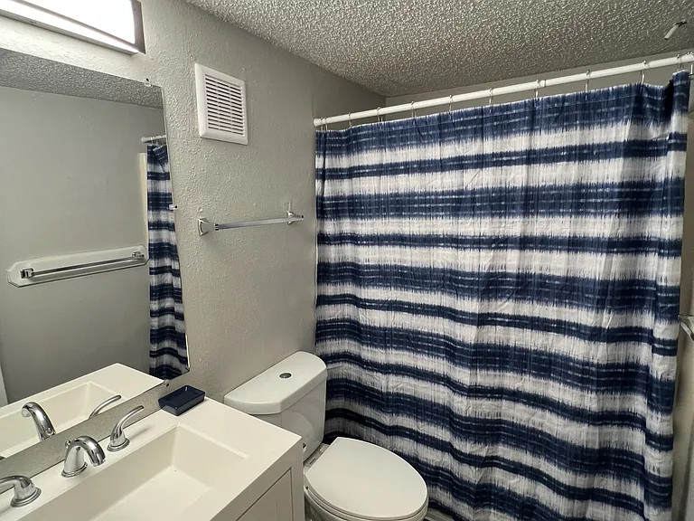 2106 Avenue K #4 — Photo 8