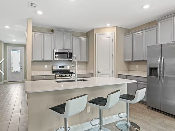 4th image of 132 Monthaven Dr