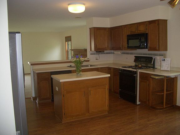 3rd image of 726 Royal Glen Dr