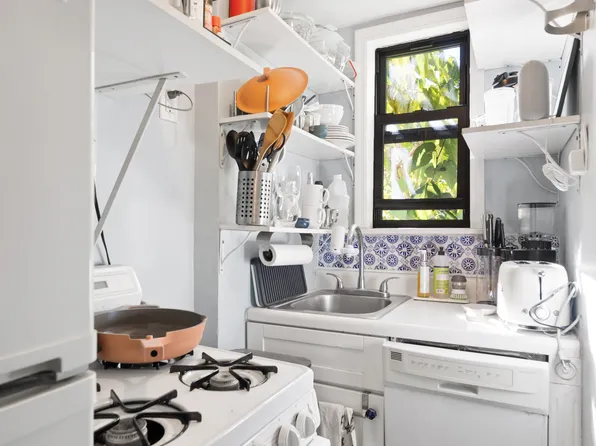 238 East 30th Street image 3 of 5