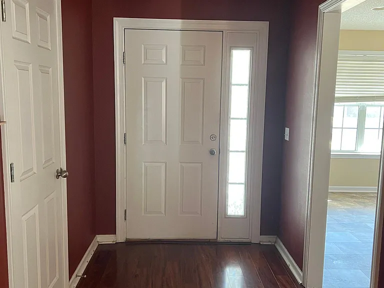 221 Primrose Dr — Photo 8