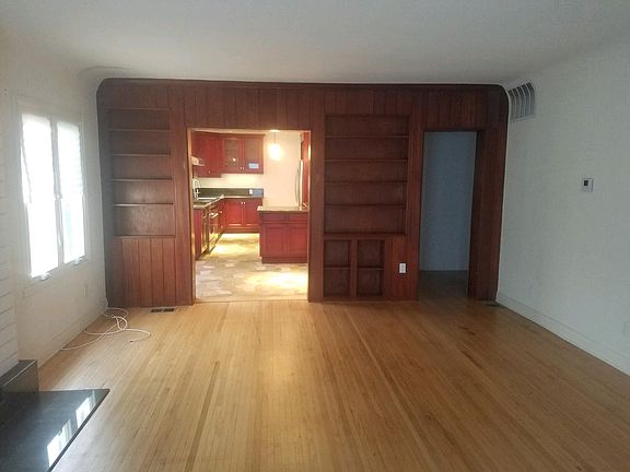 3rd image of 956 Euclid Ave #956