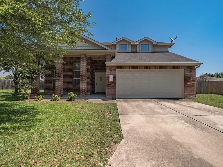 2202 Piedmont Ct — Photo 1