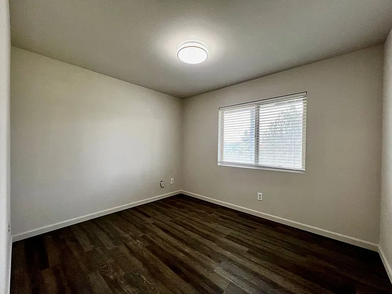 5204 Roza Hill Dr — Photo 17