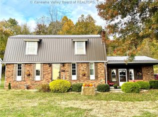 509 Fitzhugh St, Ravenswood, WV 26164