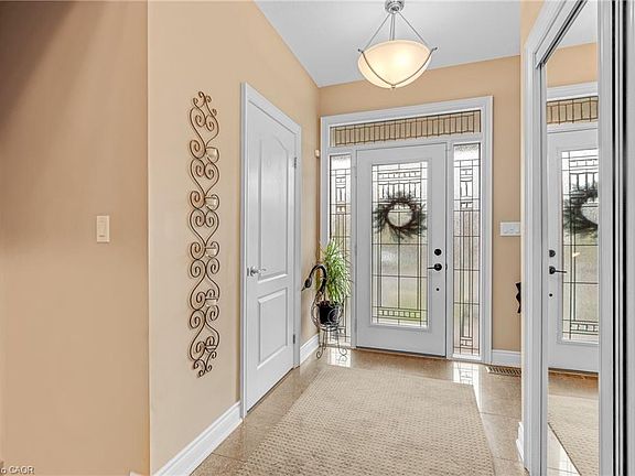 5th image of 365 Valridge Dr